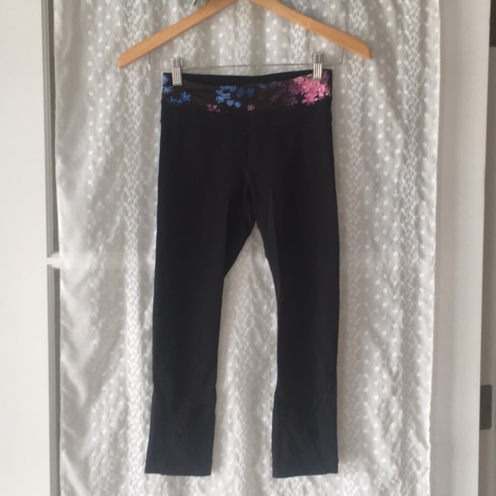 Lululemon wunder under crop.